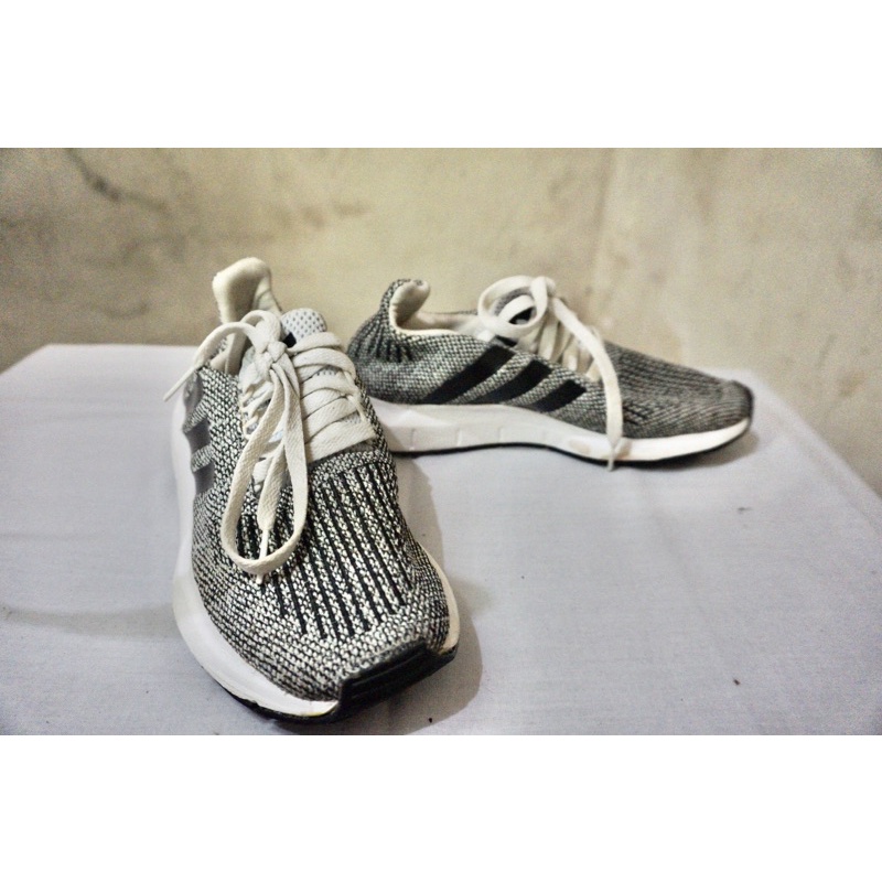 Sepatu Adidas bekas