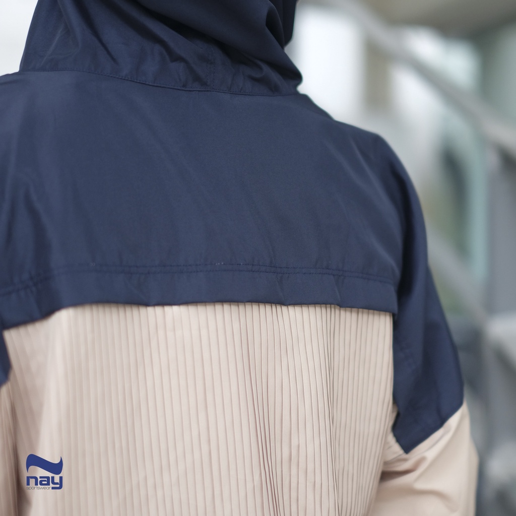 Jacket Olahraga Wanita Parasut Oversized - Heera Jacket (Navy-Beige)
