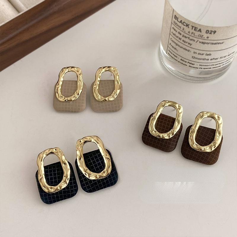 Anting Stud Bentuk Kotak Bahan Metal Gaya Retro Perancis Untuk Musim Dingin