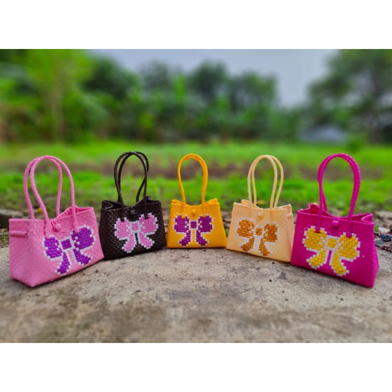 Tas anyam pita cantik