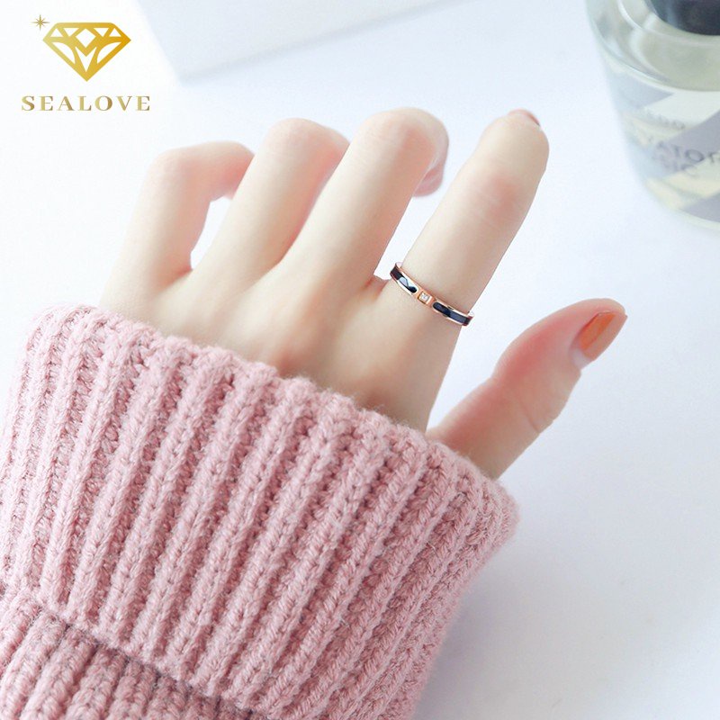 Cincin Couple Titanium Anti Karat Aksen Berlian Imitasi untuk Wanita perhiasan Korea