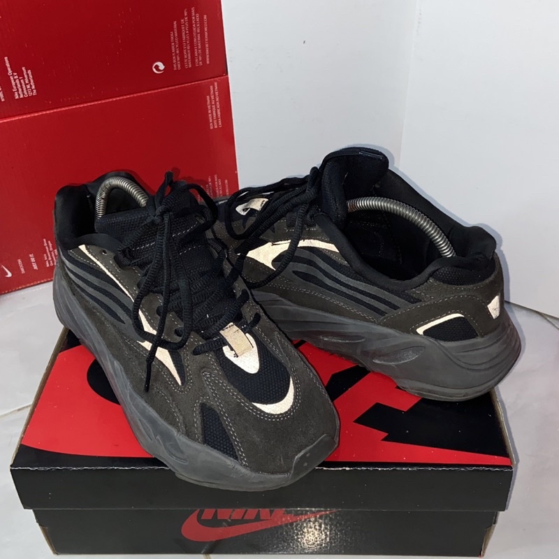 4didas Yeezy 700 V2 Vanta (Second)