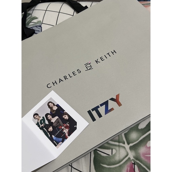 Paperbag + Photocard ITZY Collection Charles & Keith