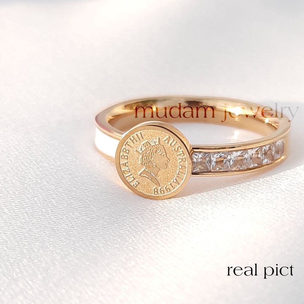 Cincin Model Koin Vintage Queen Diamonds Strip Putih Tersedia Warna Gold