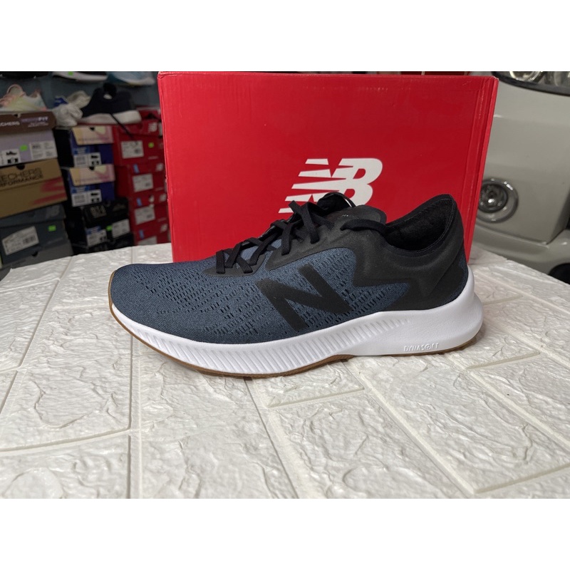 Sepatu Running New Balance MPESUMK Original Size 44,5