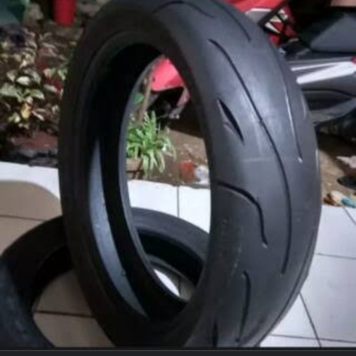 Ban belakang ring 17 ukuran 160/60 merk zeneos