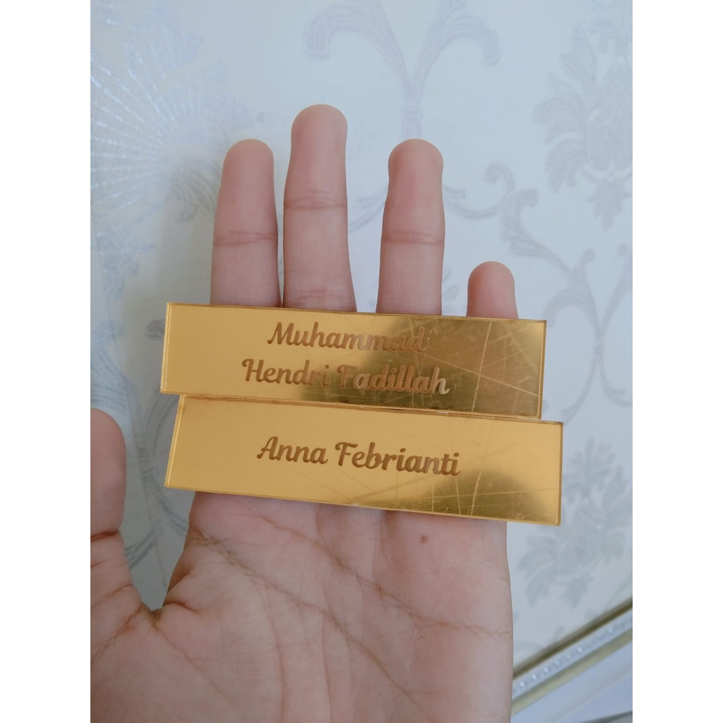 grafir nama akrilik gold
