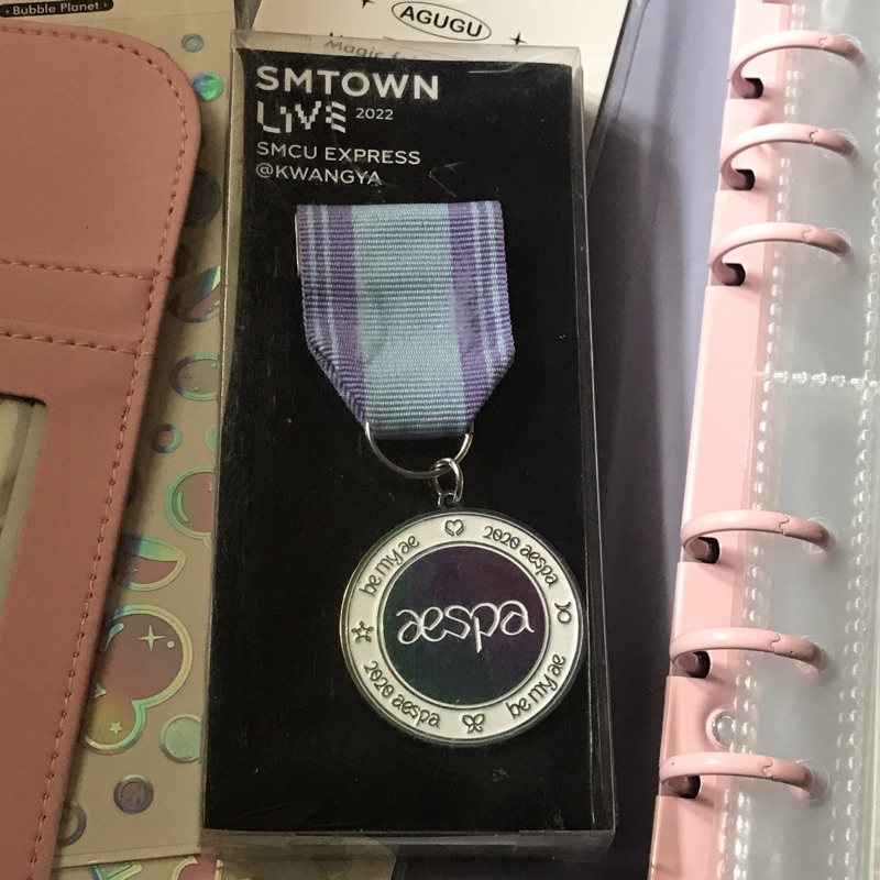 [ OFFICIAL ] EMBLEM BADGE SMCU ONLY AESPA