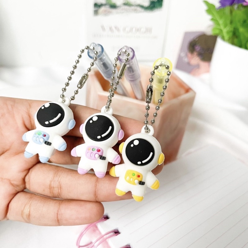 

Pulpen motif astronout
