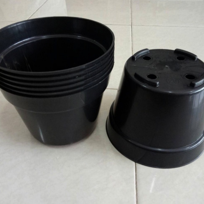 pot hitam ukuran 20cm