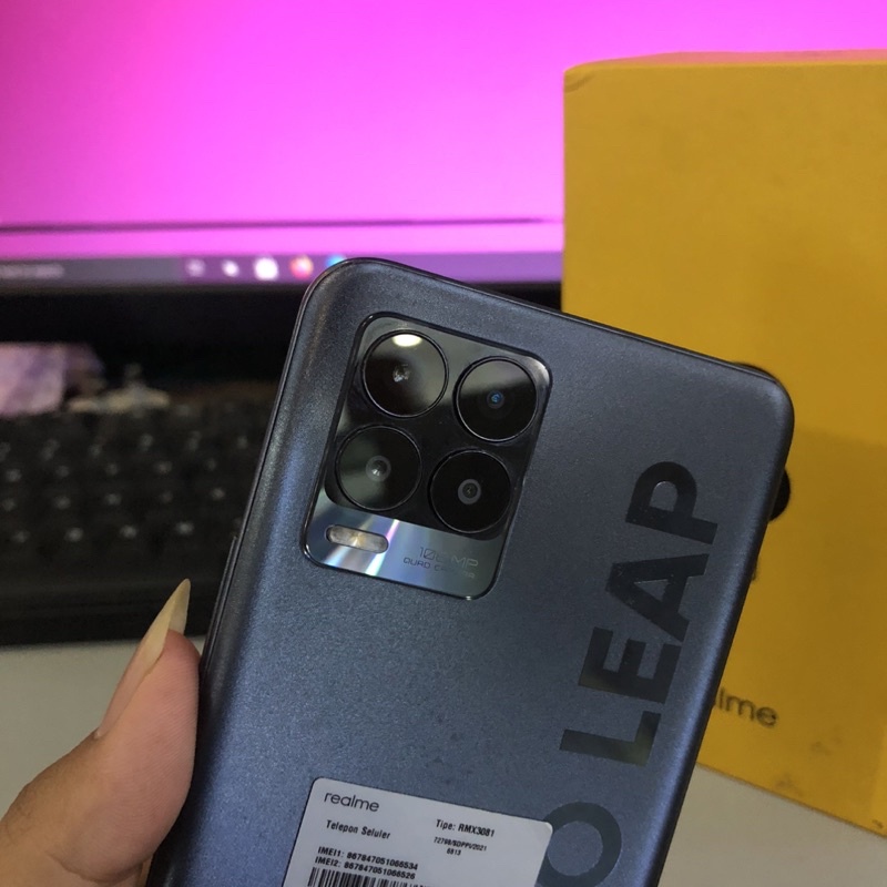 Realme 8 Pro 8/128 Second Garansi Resmi