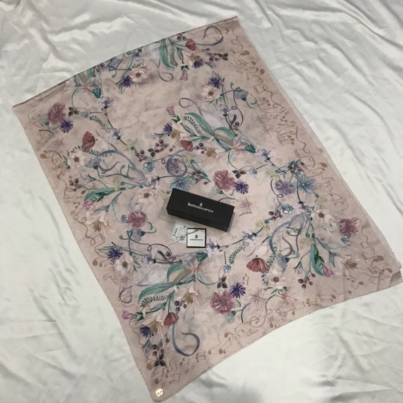 BUTTONSCARVES PRELOVED (NADA FIS SATIN SHAWL)