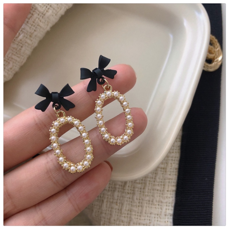 Anting Stud Hias Mutiara Warna Hitam Gaya Retro Untuk Wanita