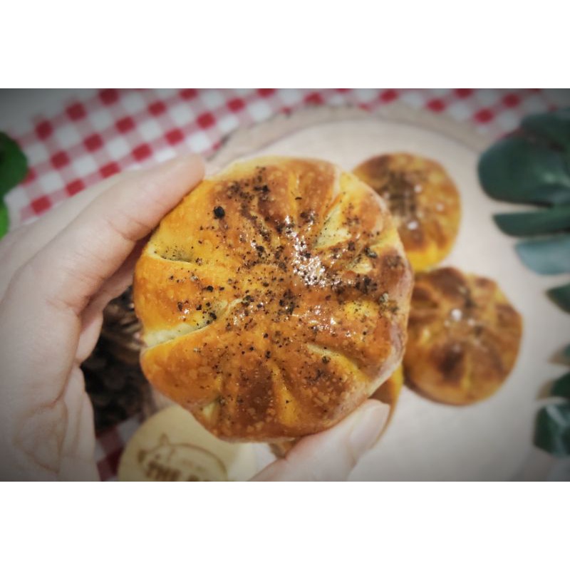 

Bakpia Asin Isi Babi Lada Hitam