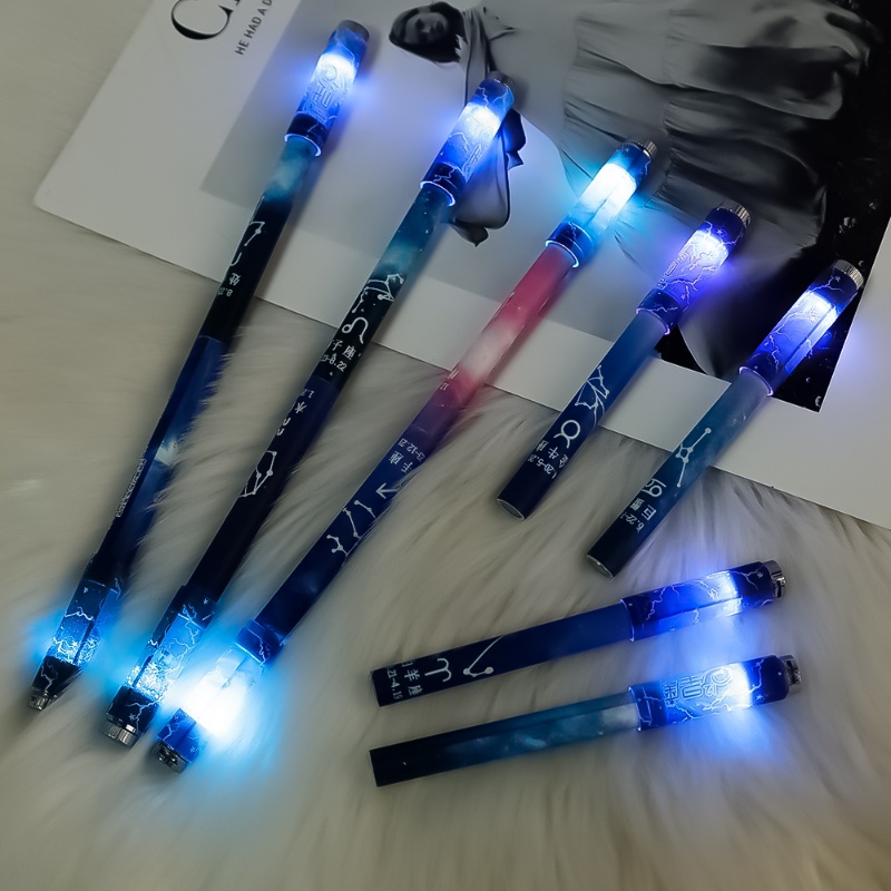 1 Pc Pulpen Putar Anti Slip Motif Kartun Animasi Dengan Lampu LED Warna-Warni Untuk Pelajar