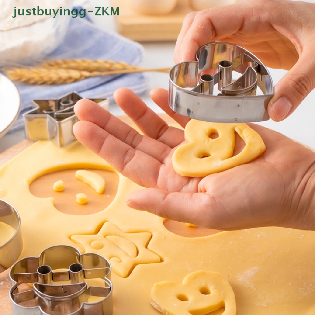 4 Pcs Cetakan Kue Bentuk Smiley Bahan Stainless Steel Untuk Anak