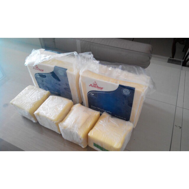 

NEW Anchor mozarella 1kg REPACKK