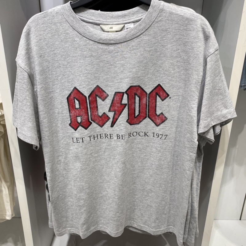 Oversize Kaos ACDC x  H&M Original Store