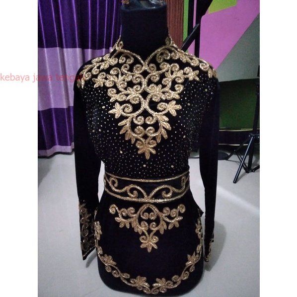 atasan kebaya bludru Kebaya Bludru