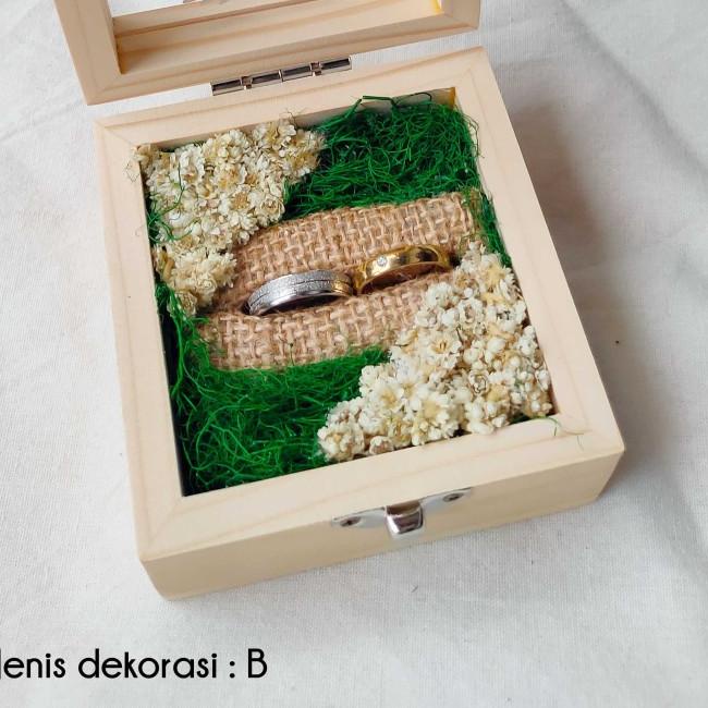 

Kotak cincin kayu jati belanda akrilik + print nama + bantalan cincin