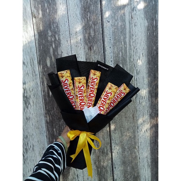 

Buket Coklat Silverqueen / Buket Coklat / Kado Wisuda