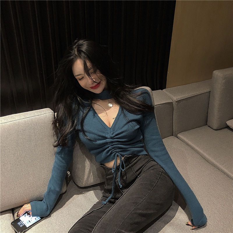 2022 Musim Semi dan Musim Gugur Baru Halter Leher V Leher Seksi Pendek Bagian Pusar Serut Rajut Lengan Panjang Retro Inner Top wanita