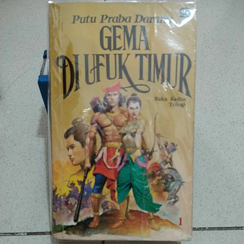 NOVEL BEKAS GEMA DI UFUK TIMUR OLEH PUTU PRABA DARANA buku kedua trilogi