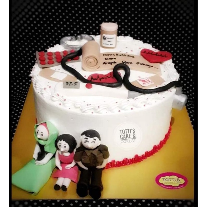 

Kue ulang tahun karakter Kue Enak BLACKFOREST Birthday Cake / Kue Ulang Tahun Ultah mama (20cm )