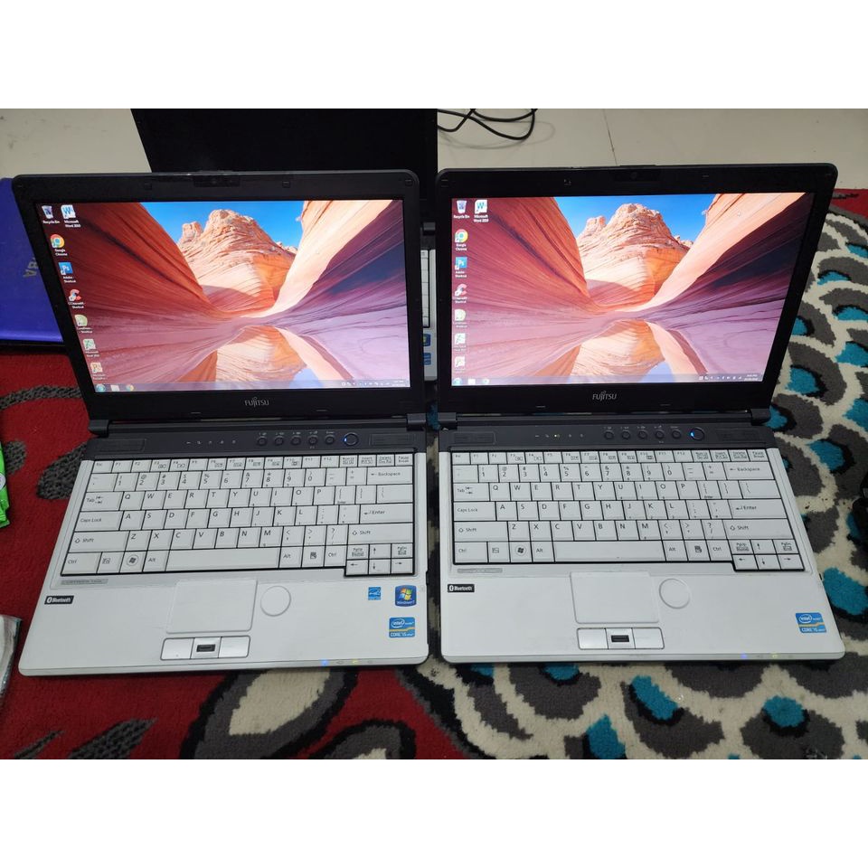 LAPTOP BEKAS MURAH FUJITSU LAPTOP CORE I5 2GEN RAM 4 GB HDD 500 BERGARANSI/HARGA BISA NEGO