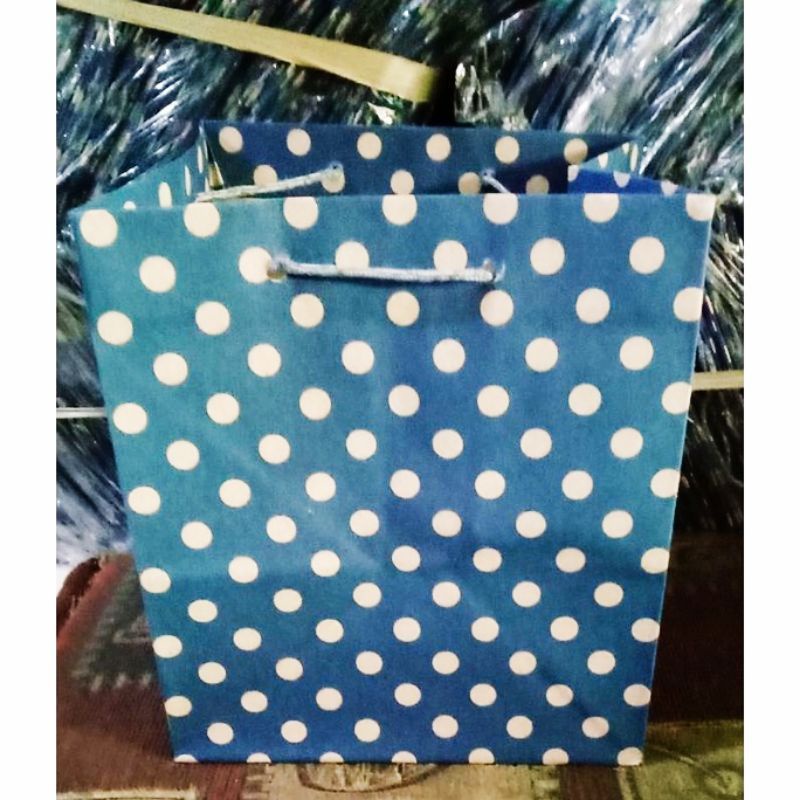 

Paperbag R8 POLOS - Motif POLKADOT (20x18x23) u/kotak nasi uk. 18x18