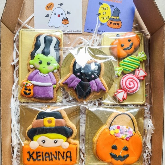 

NEW Halloween Cookies Set