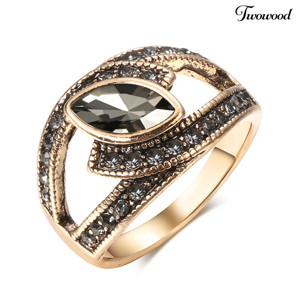 Cincin Wanita Model Hollow Out Bahan Cubic Zirconia Gaya Vintage Untuk Pernikahan