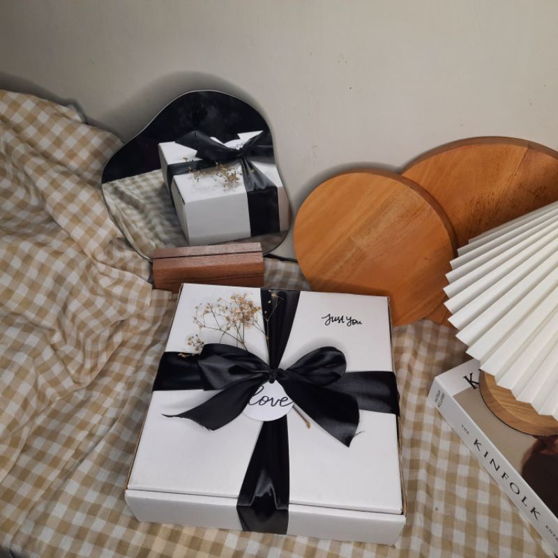 

BOX KADO / GIFT BOX / KOTAK KADO / BOX HAMPERS RUSTIC / DUS BOX PACKAGING