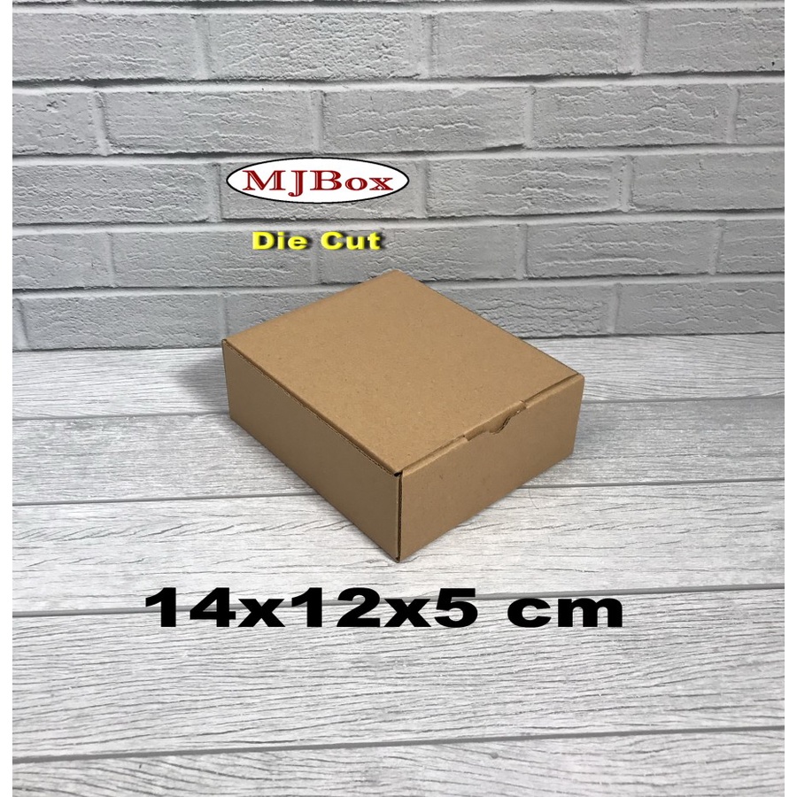 

kardus/karton/box. uk. 14x12x5 cm....model Die cut