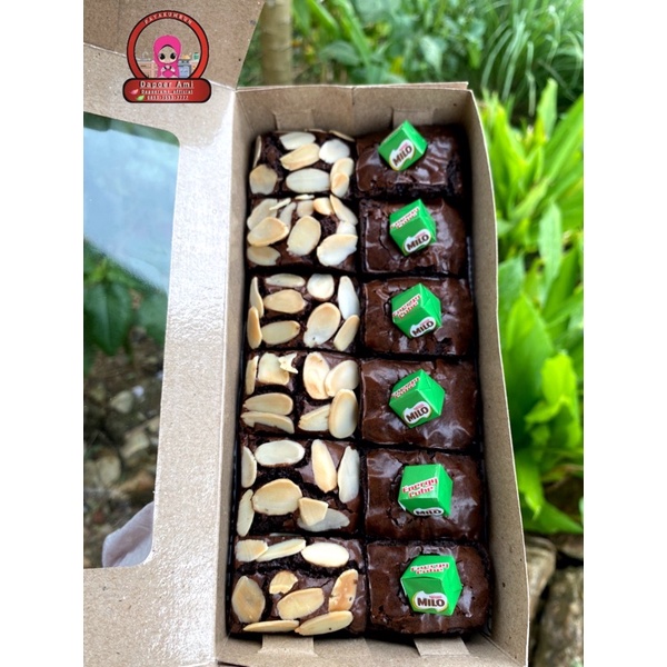 

Fudgy brownies Almond dan Milo Cube