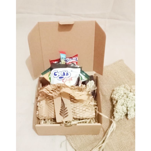 

Mini Gift Box Snack Hampers Leather Leaf B