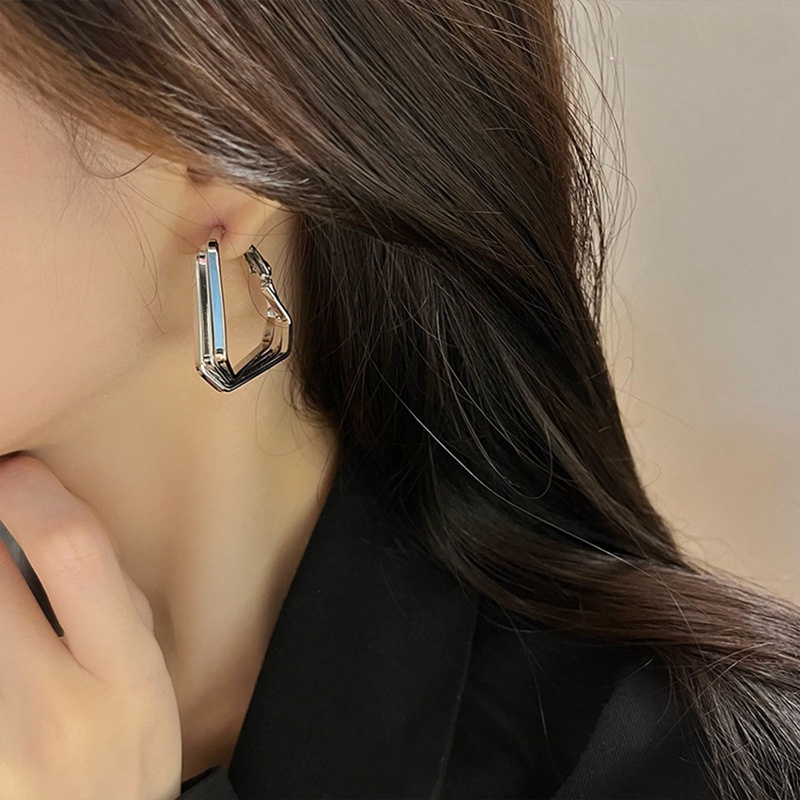 Fancyqube 1 Pasang Anting Hoop Geometris Segitiga Warna Silver Gaya Punk Korea Untuk Wanita