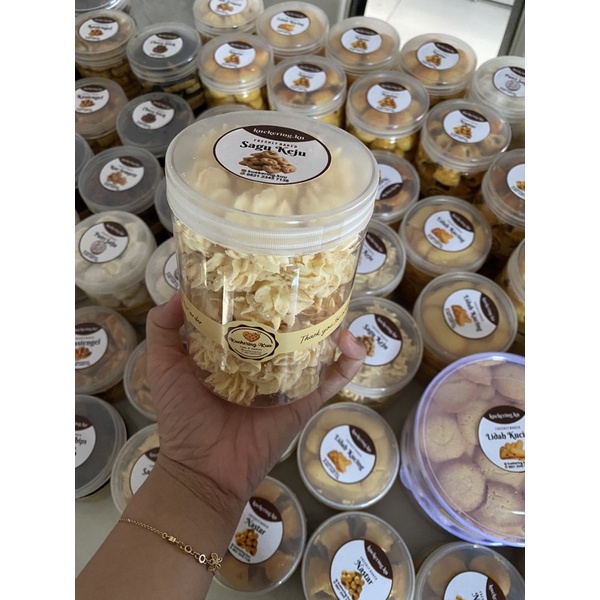 

kue kering sagu keju lumer . toples 800ml/500gr