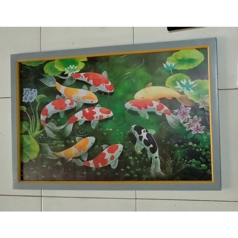 hiasan dinding lukisan cetak ikan koi plus bingkai ukuran 85×55