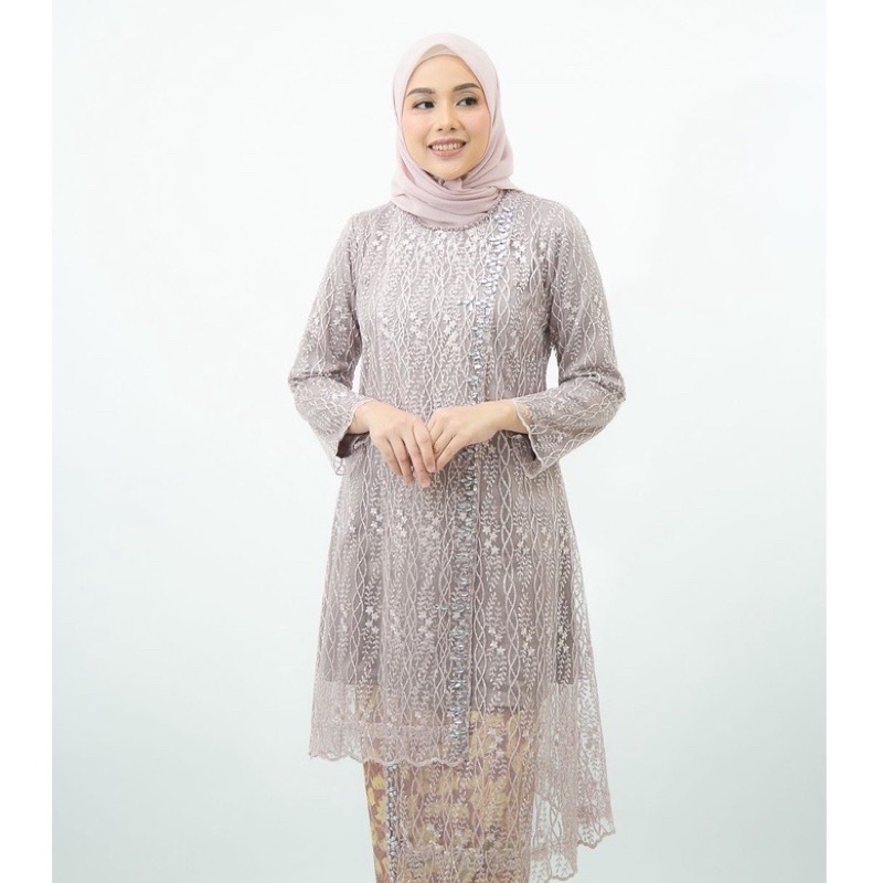 Carla Tunik Almahyralooks