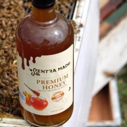 

Sentra Premium Honey 500 ml (madu murni, madu asli dengan tambahan bee pollen dan royal jelly)