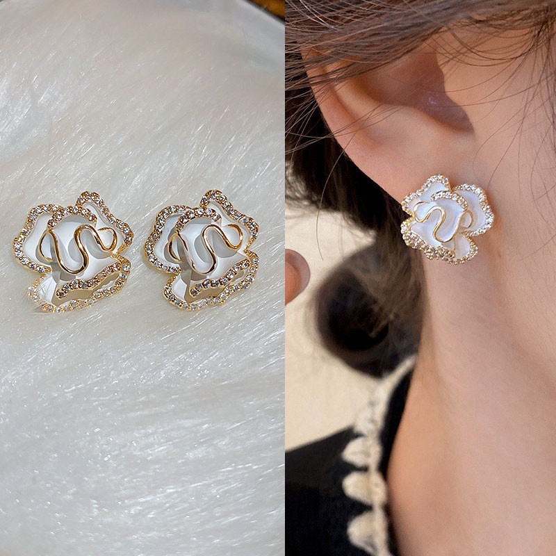 Anting Tusuk Desain Bunga Kamelia Gaya Korea / Retro / Simple / Elegan Untuk Wanita