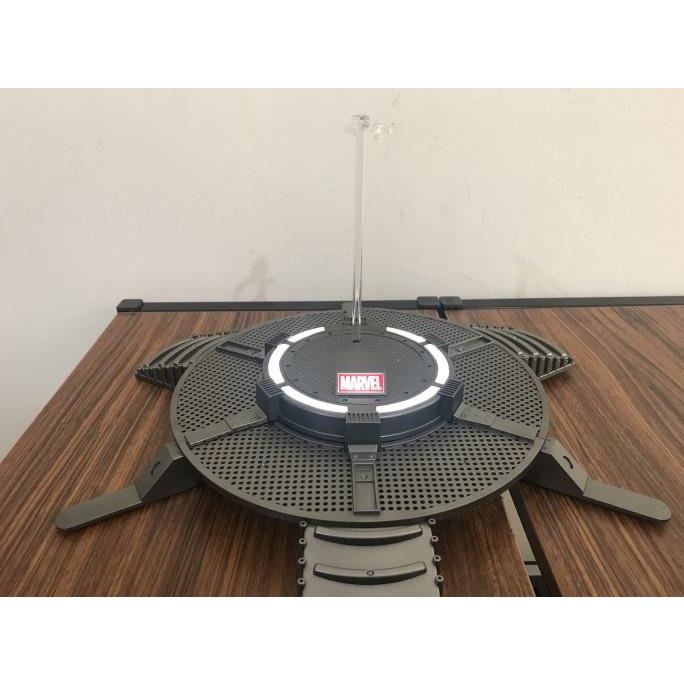 ZD Toys Iron Man 1/10 Hall of Armour Centre Stage with LED Base