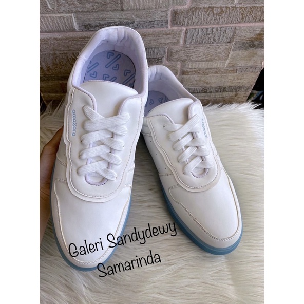 PROMO Sepatu Sneakers Pria Cowok Brand Original Amazara Warna Putih Les Biru Full White Blue Model C