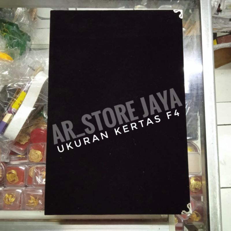 

SobatSaga map beludru hitam polos terdapat siku di 4 sisi