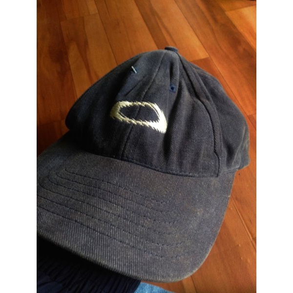 CAPS OAKLEY