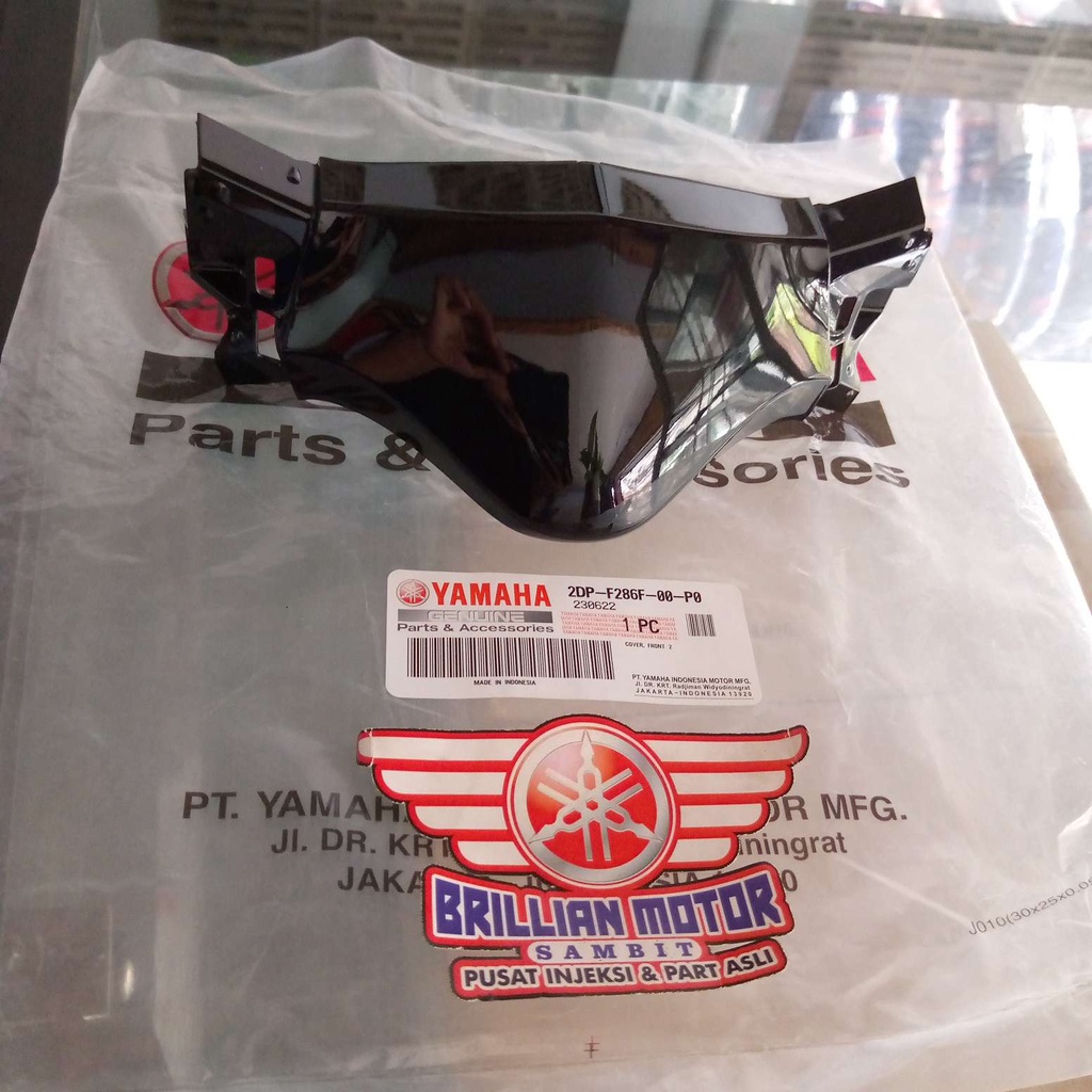 Sambungan Body Dagu  Kumis Hitam Glosi Glosy Nmax Old  Original yamaha 2DP-F286F-00-P0