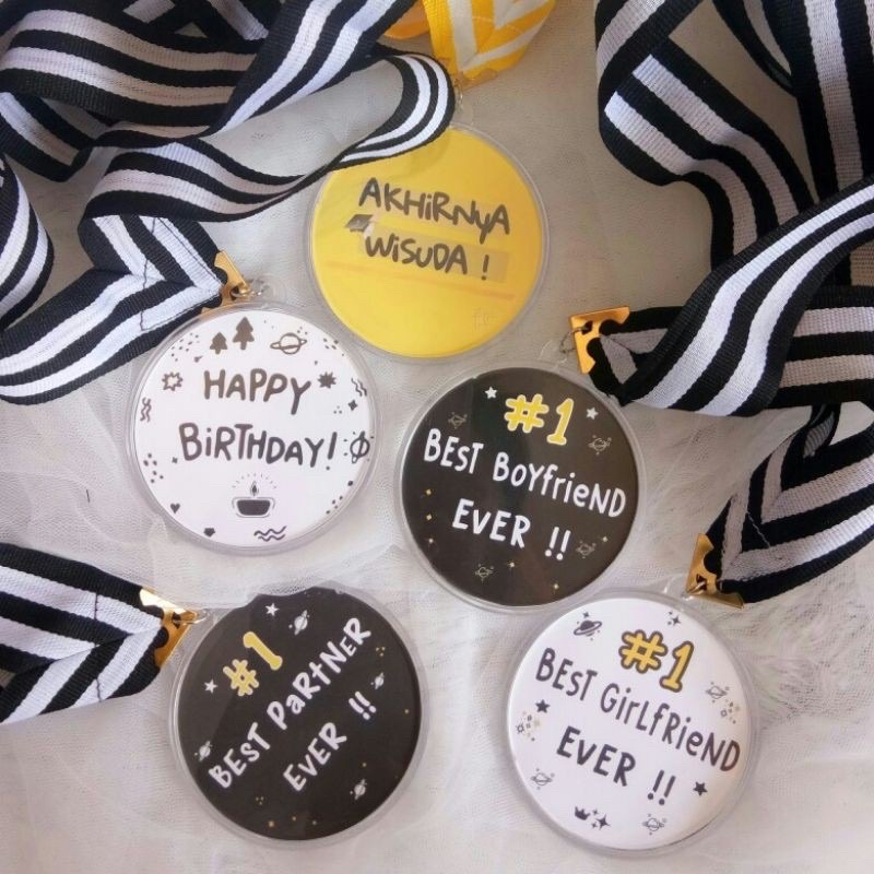 Mendali Acrylic Banyak pilihan design