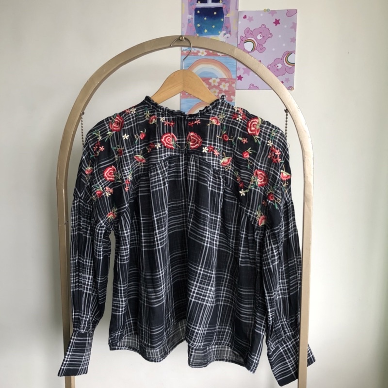 thrift zara M kotak hitam motif bordir bunga