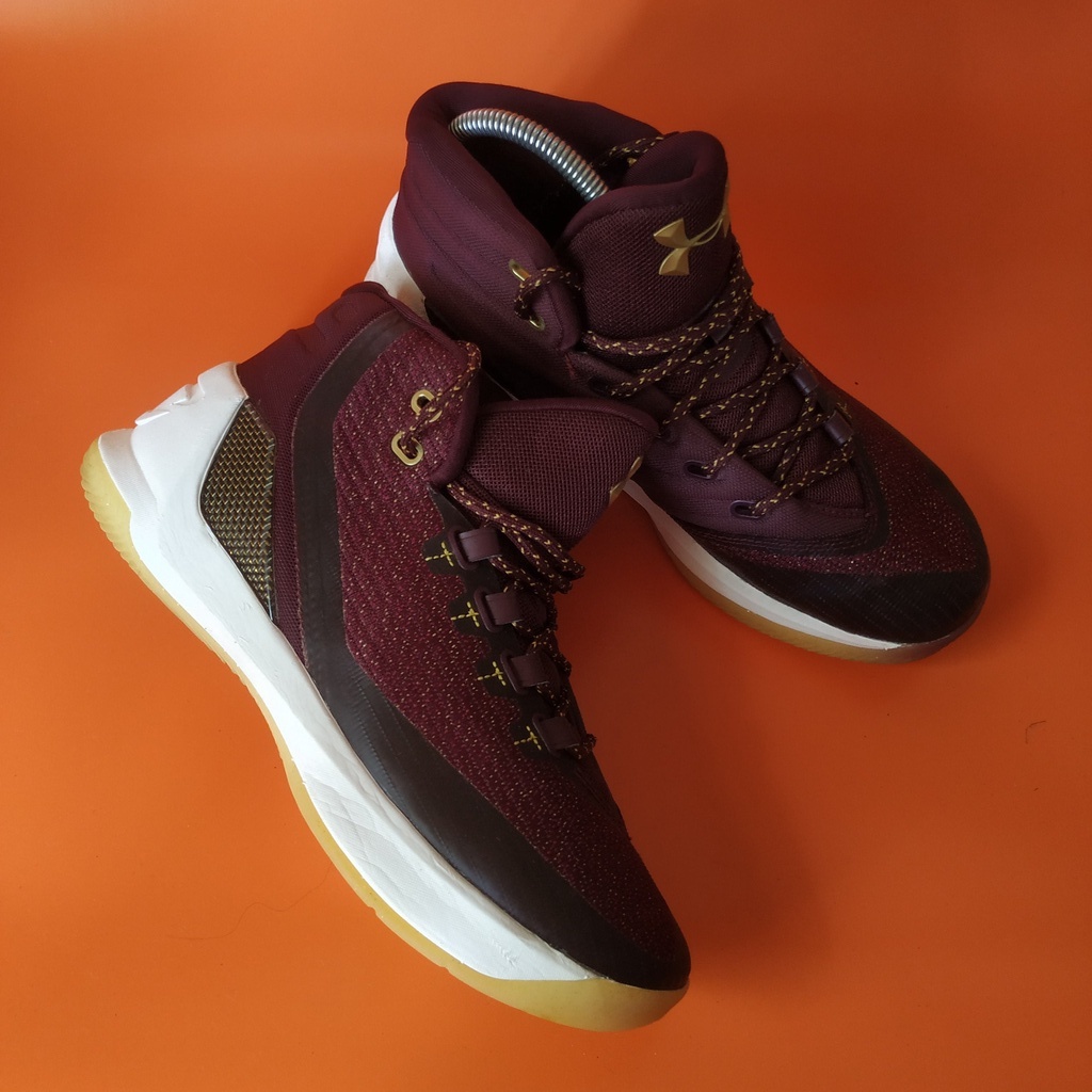 Sepatu Under Armour Curry 3 Christmas Colorway Sz 40 / Second Shoes